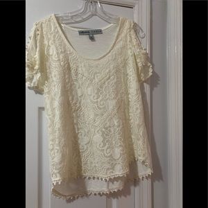 Adorable lace cold shoulder top sz med